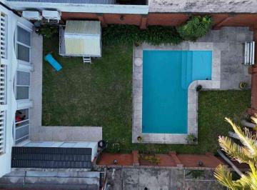Casa · 312m² · 7 Ambientes · 2 Cocheras · Casa Funcional con 4 Dormi con Coch Pasante y Pile