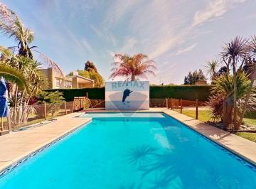 Casa · 250m² · 4 Ambientes · 1 Cochera · Casa 5 Ambientes Barrio La Celia Ezeiza 250 m²