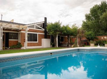 Casa · 215m² · 6 Ambientes · Casa en Venta en City Bell