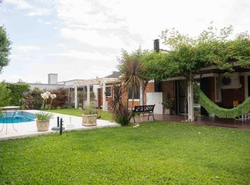 Casa · 215m² · 6 Ambientes · Casa en Venta en City Bell