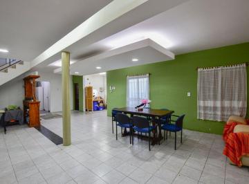 Casa · 180m² · 6 Ambientes · 1 Cochera · Casa en Venta Tolosa
