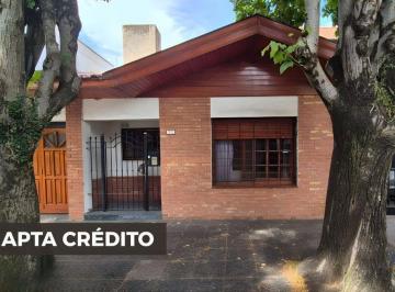 Casa · 225m² · 4 Ambientes · 1 Cochera · Casa 4 Ambientes con Garaje y Patio en Quilmes