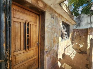 Casa · 69m² · 3 Ambientes · 1 Cochera · Venta Casa 1 Dormitorio y Cochera a Refaccionar