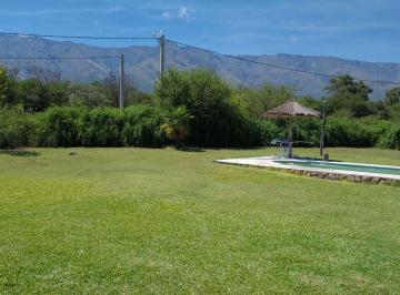 Casa · 135m² · 3 Ambientes · 2 Cocheras · Venta Casa con Gran Parque en San Javier