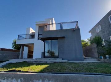 Casa · 171m² · 4 Ambientes · 1 Cochera · Venta Casa Dos Dormis Tanti