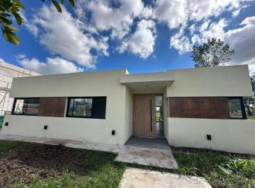 Casa · 154m² · 4 Ambientes · 1 Cochera · Casa a Estrenar Pilar del Este Barrio Santa Sofia