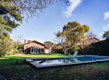 Casa · 240m² · 6 Ambientes · 3 Cocheras · Casa 6 Amb en Venta en Hurlingham, Pileta