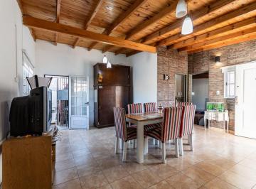 PH · 114m² · 6 Ambientes · Venta PH Multifamiliar con Patio en Mataderos