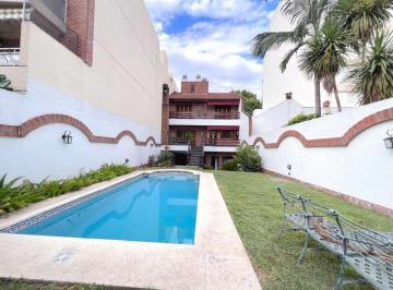 Casa · 330m² · 5 Ambientes · 2 Cocheras · Venta Casa 5 Amb con Jardín y Pileta en Devoto