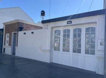 Casa · 144m² · 4 Ambientes · 1 Cochera · Venta Casa 3 Dorm./ Pileta / Gas Natural