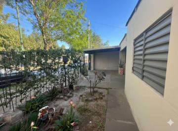 Casa · 110m² · 5 Ambientes · 1 Cochera · Venta de Casa 3 Dormit./cochera/amplio Patio