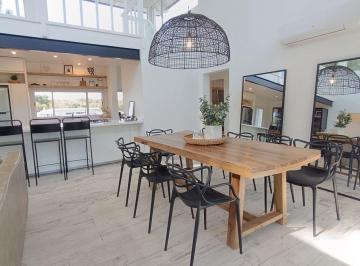 Casa · 220m² · 6 Ambientes · 1 Cochera · Venta Casa Costa Esmeralda Ecuestre