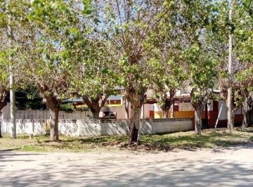 Casa · 45m² · 3 Ambientes · 1 Cochera · Chalet en Venta en San Clemente del Tuyu