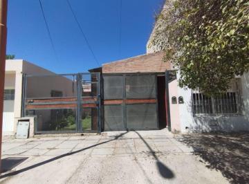 Casa · 100m² · 4 Ambientes · 1 Cochera · Casa 3 Dorm. + Dpto 1 Dormitorio, Cipolletti
