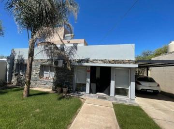 Casa · 188m² · 5 Ambientes · 2 Cocheras · Venta Casa en Talar de Mendiolaza Sobre Av Tissera
