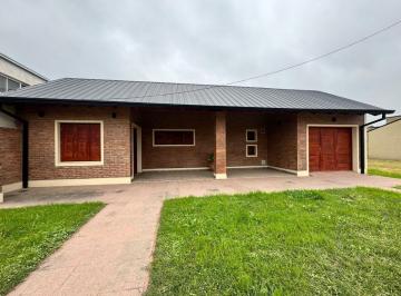 Casa · 132m² · 5 Ambientes · 1 Cochera · Casa Barrio Este 2 Dorm.