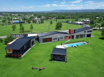 Casa · 329m² · 6 Ambientes · 2 Cocheras · Venta Casa 4 Dorm con Pileta Anisacate Cordoba