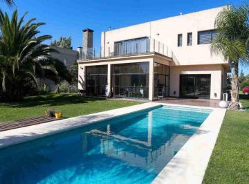 Casa · 320m² · 5 Ambientes · 2 Cocheras · Casa 5 Ambientes en Venta en San Eliseo Golf