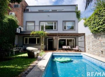 Casa · 363m² · 6 Ambientes · 1 Cochera · Casa en Excelente Estado 6 Amb. Jardin y Piscina