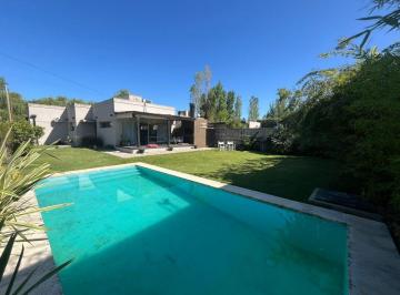 Casa · 115m² · 5 Ambientes · 1 Cochera · Casa en Venta Villa del Plata 4 Dorm.