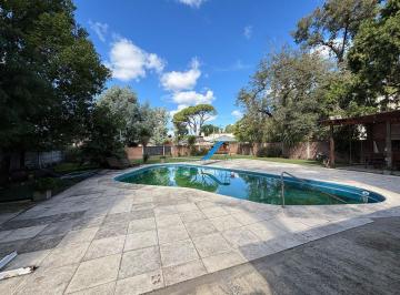 Casa · 125m² · 4 Ambientes · 1 Cochera · Casa 4 Amb Parque Pileta en Barrio con Porton