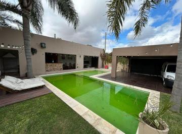 Casa · 234m² · 8 Ambientes · 3 Cocheras · Venta Casa 4 Dorm. - Alberdi - Apta Credito