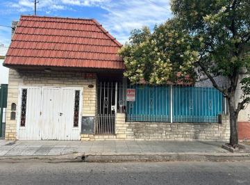 Casa · 90m² · 5 Ambientes · 1 Cochera · Amplia Casa 5 Amb en Lanús Oeste
