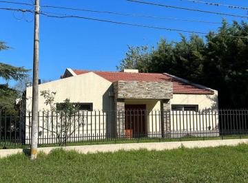 Casa · 160m² · 5 Ambientes · Venta Casa 3 Dormit con Parque, Pileta y Parrilla