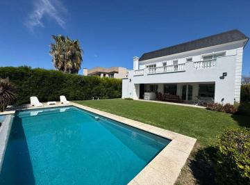 Casa · 343m² · 6 Ambientes · 2 Cocheras · Venta Casa Nuevo Quilmes 5 Habitaciones