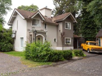 Casa · 173m² · 4 Ambientes · 1 Cochera · Venta de Casa 4 Amb con Pileta en Hurlingham