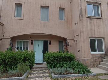 Casa · 109m² · 3 Ambientes · 2 Cocheras · Casa 3 Amb. Venta con Galeria Parrilla y Piscina
