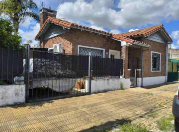 Casa · 89m² · 3 Ambientes · 1 Cochera · Venta Casa 3 Amb Jardin Cochera Villa Adelina
