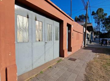 Casa · 112m² · 4 Ambientes · Venta Casa 2 Dorm. a Refaccionar con Patio