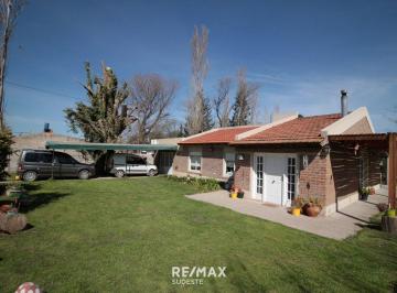 Casa · 200m² · 4 Ambientes · 1 Cochera · Casa Quinta en Barrio Parque San Miguel