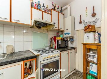 Casa · 84m² · 3 Ambientes · 1 Cochera · Venta Casa a Refaccionar Undiano 1589