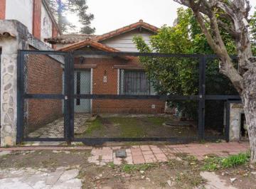 Casa · 110m² · 4 Ambientes · 1 Cochera · Casa 4 amb. con Lote Propio y Gran Fondo - Quilmes