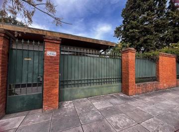 Casa · 160m² · 4 Ambientes · 1 Cochera · Venta Chalet Hurlingham - Excelente. Nuevo Valor
