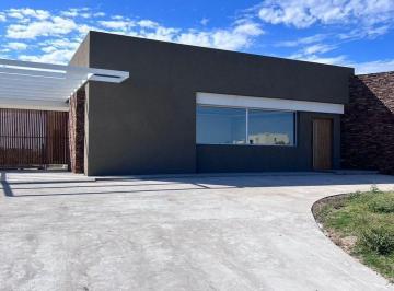 Casa · 245m² · 4 Ambientes · 2 Cocheras · Venta Casa 4 Ambientes a Estrenar San Sebastian