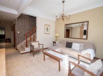 Casa · 203m² · 5 Ambientes · 2 Cocheras · Espectacular Casa en Venta Zona Centro