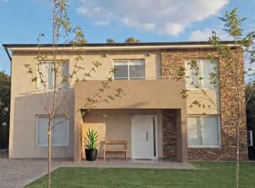 Casa · 120m² · 4 Ambientes · 2 Cocheras · Venta Casa 4 Amb Santa Guadalupe Pileta