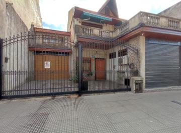 Casa · 203m² · 5 Ambientes · 1 Cochera · Casa 5 Amb Venta Local Cochera Hab. de Servicio