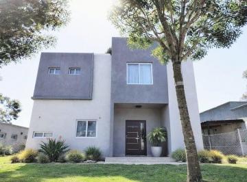 Casa · 138m² · 5 Ambientes · 2 Cocheras · Venta Casa 5 Ambientes Pilar Barrio Santo Tomas