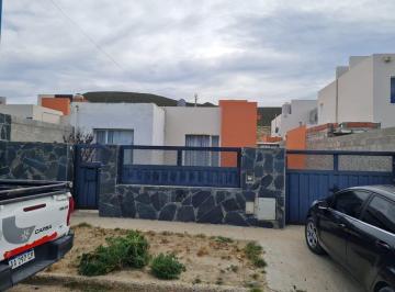 Casa · 180m² · 4 Ambientes · 1 Cochera · Casa Tres Dorm. - Ciudadela