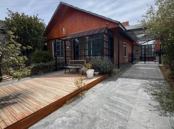 Casa · 290m² · 6 Ambientes · 1 Cochera · Casa 2 Dorm. Km3 con Quincho
