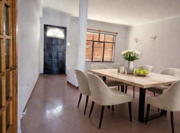 Casa · 243m² · 5 Ambientes · 1 Cochera · Casa 3 Dorm. y Dependencias