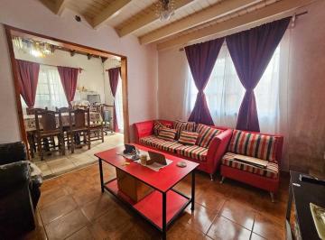 Casa · 212m² · 7 Ambientes · 1 Cochera · Venta Casa con Cochera Mas Locales Sobre Av.