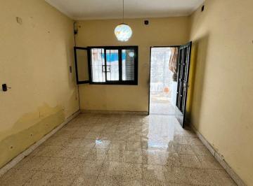 Casa · 91m² · 4 Ambientes · Se Venden 2 Dptos Internos a Refaccionar