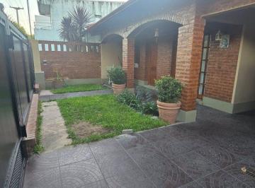 Casa · 217m² · 4 Ambientes · 2 Cocheras · Se Vende Casa en Santo Tome 3 Dorm. y Pileta