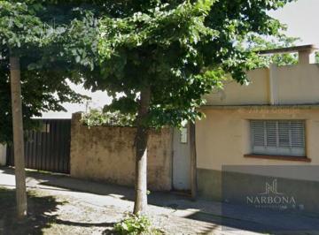 Terreno · 303m² · Venta Terreno con Casa en Zona Sur de Rosario. Excelente Ubicación. Superficie Total 300 m².