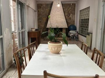 Casa · 113m² · 4 Ambientes · 1 Cochera · Venta Casa de 2 Dorm. de 113 m² Cubiertos con Patio y Jardín en Barrio Las Delicias.